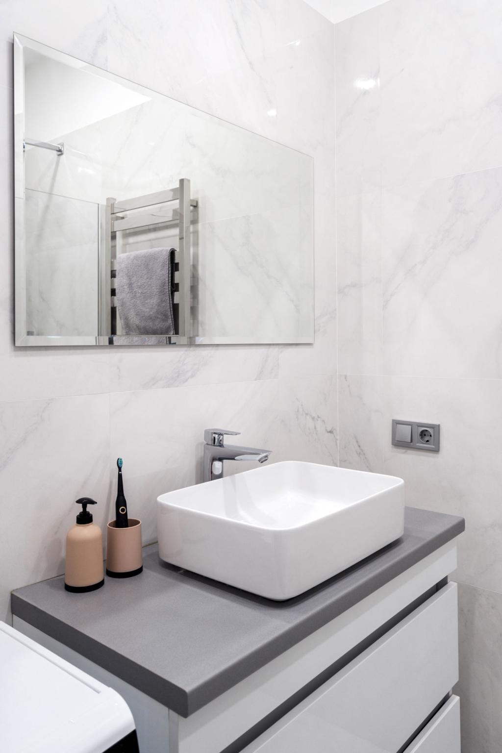Why Minimal Bathrooms Feel More Luxurious