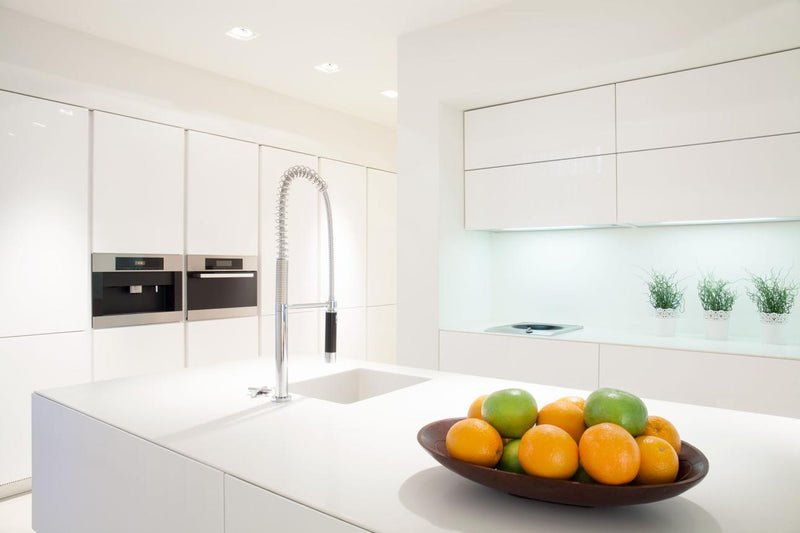 10 Things People With Beautiful Homes Never Leave on Their Kitchen Counter