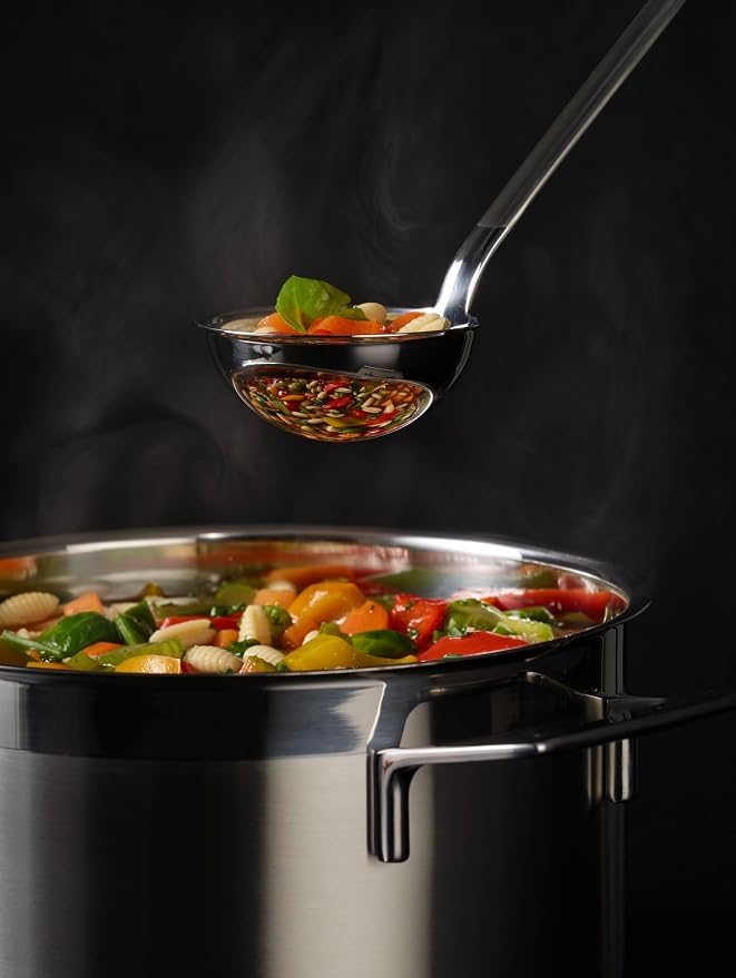 Rösle Stainless Steel Sauce Ladle, Flat Handle - Image 3