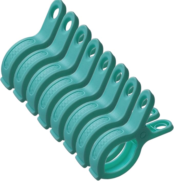 Plastic Clothes Pins Spring Clips Heavy Duty Laundry Clothespins Beach Towel Clips Clothes Pins Air-Drying Clothing Pin ，Set of 8 (Green)