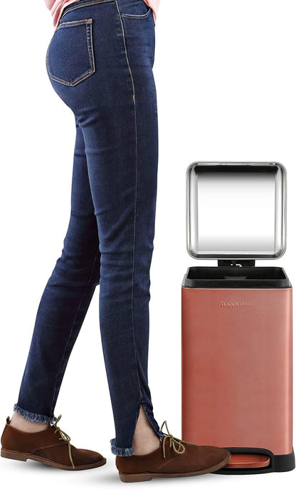 happimess HPM1012D Betty Retro Mini 3.2-Gallon Step-Open Trash Can - Image 3