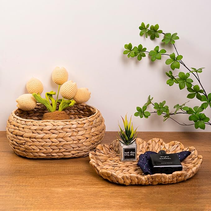 Set of 3 Wicker Storage Baskets with Lid - Decorative Handwoven Rattan Baskets for Organizing, Small Hyacinth Storage Boxes with Scalloped Edges, Natural Woven Storage Bins with Lids (Water Hyacinth)